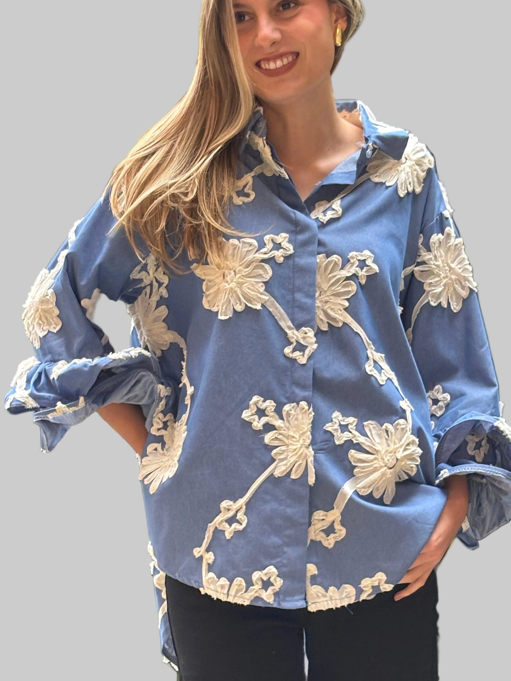 Blusa manga ondas bordada