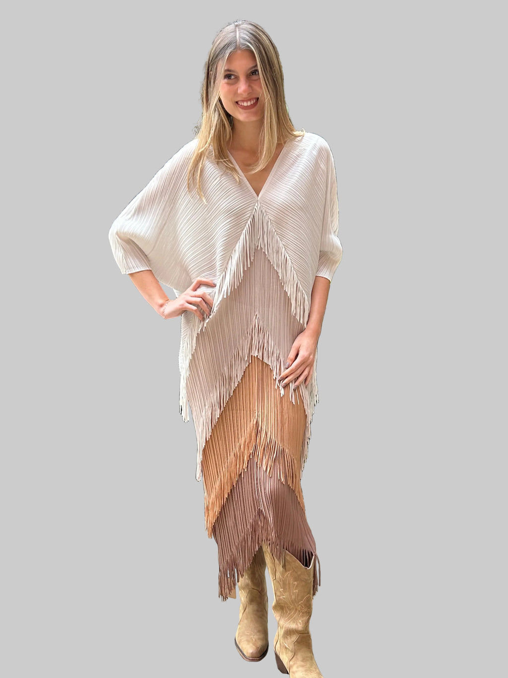 Vestido flecos capas