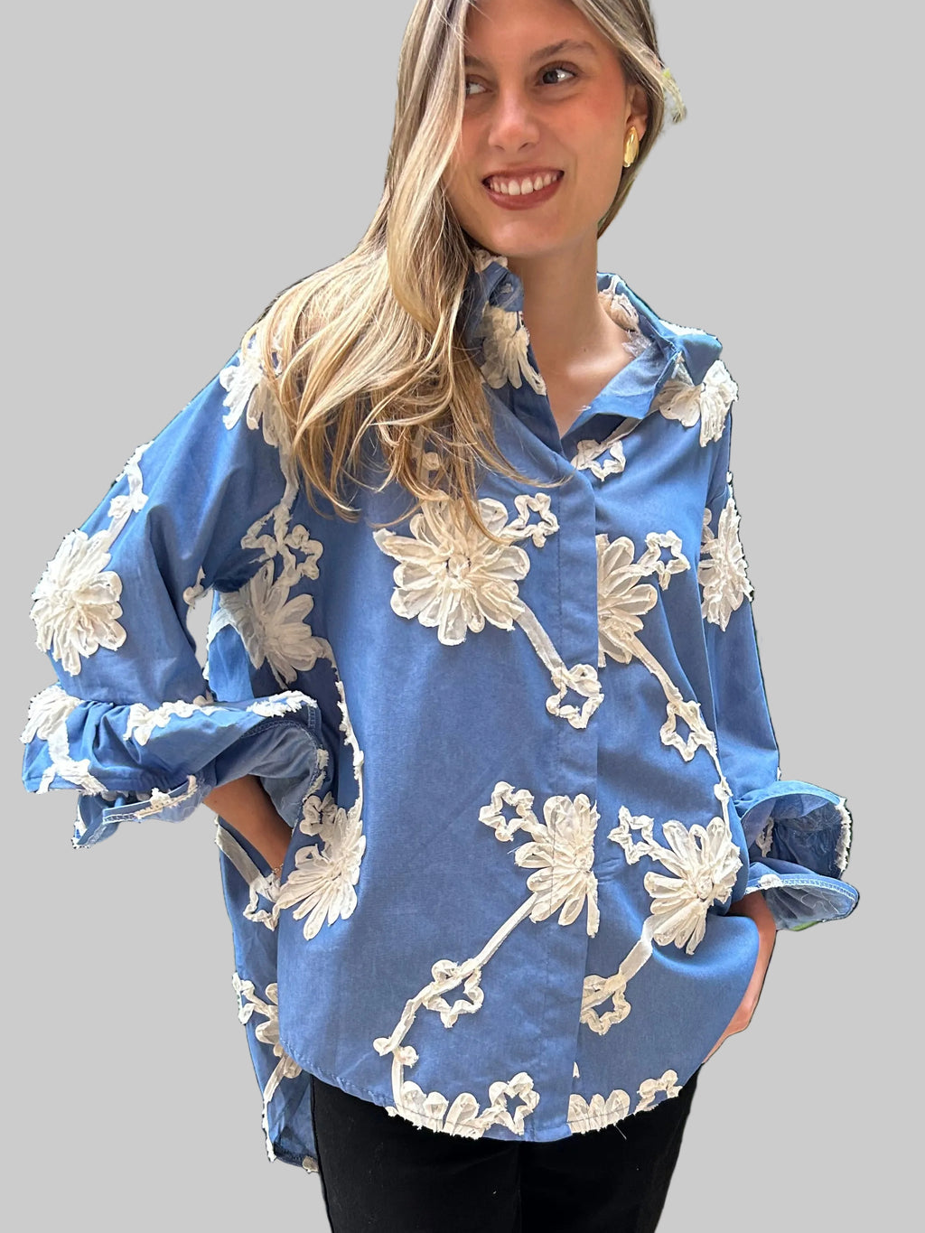 Blusa manga ondas bordada