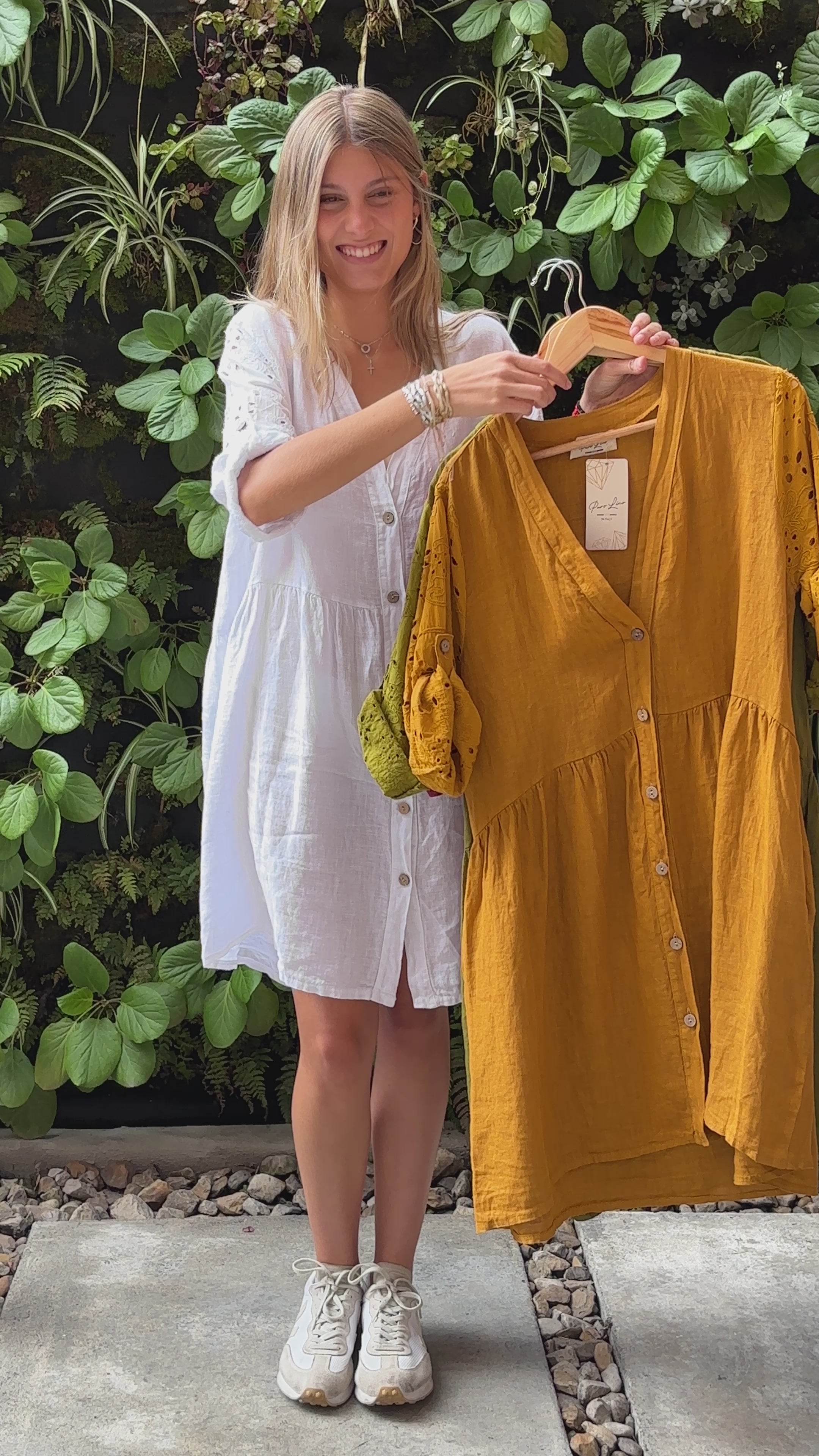 Vestido lino y ojalillo corto